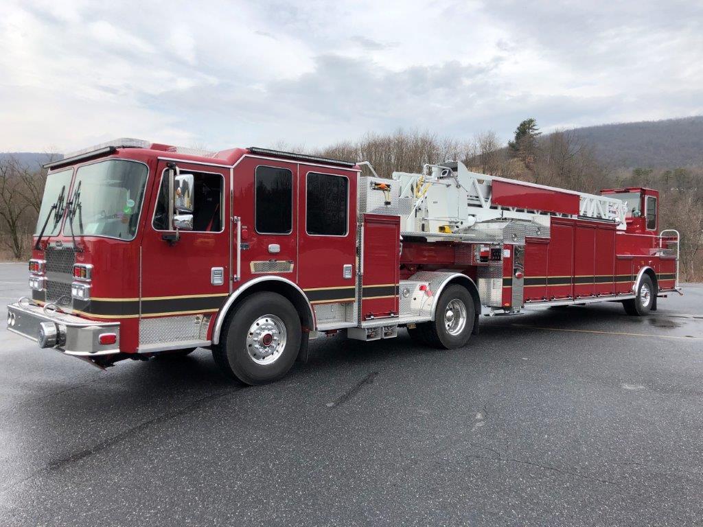 KMEFire's tweet photo. Monrovia Fire Rescue has accepted delivery of their new #TDA! Here are some photos we captured before it left for California. #KMEWorksForYou #ConfidenceAtEveryStep #KMEFire #FireTrucksOfCalifornia https://t.co/NPdFXtUHUW
