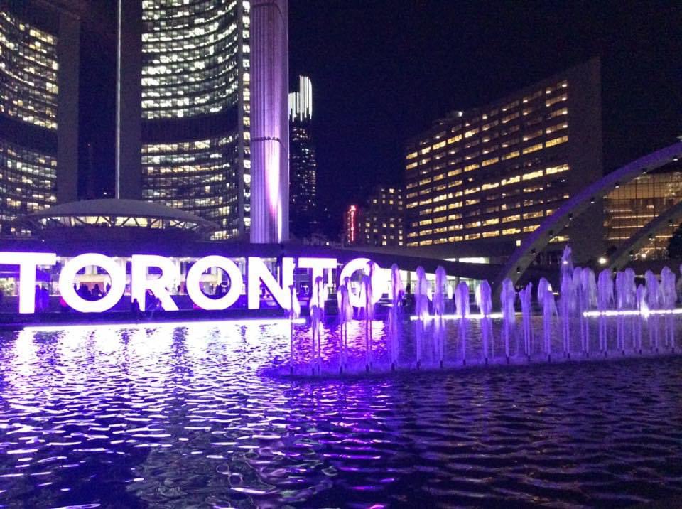 Accepting AAIC memory challenge first #AAIC20 CN tower Toronto 2016 - not knowing that <a href="/Frutiloopz/">Claudia Satizabal</a> and I would become colleagues at the #biggs_institute 3 years later! <a href="/UTHealthSA/">UT Health San Antonio</a> Collaborations start at AAIC💪🏻