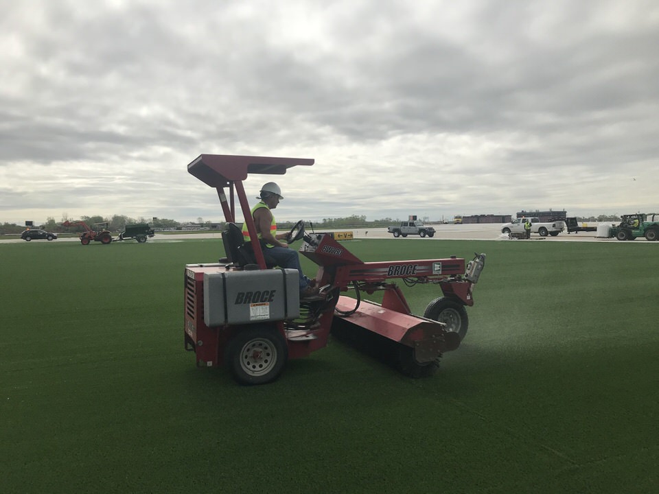 actglobalturf's tweet photo. AvTurf construction continues at Chicago O'Hare T5 islands! ✈️

This is the 5th AvTurf installation at O'Hare and will bring greater visual distinction to taxiways, lower maintenance for the ground crew, and keeps wildlife away from aircrafts.

#ActGlobal #AvTurf #ProtectMore https://t.co/7fAfx1geJZ