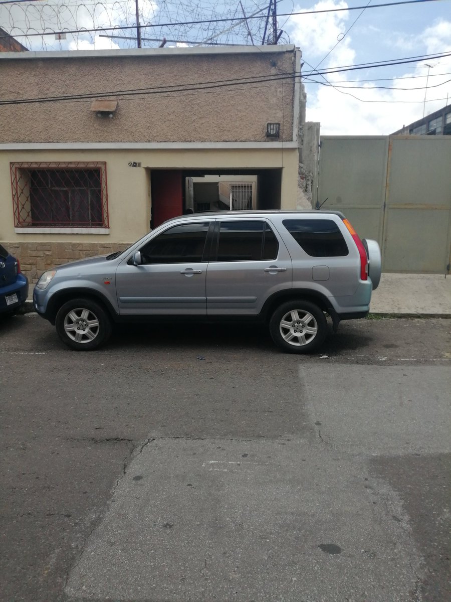 maff1991's tweet photo. @amilcarmontejo parquearon un vehículo frente a mi casa hace mas de una hora, llame y escribí a emetra y es el tiempo en que no viene nadie. Solo me dijeron se coordinara que alguien venga y nada. Más de una hora de eso 😡necesito sacar mi vehículo!!! https://t.co/L4WMYtgrf8