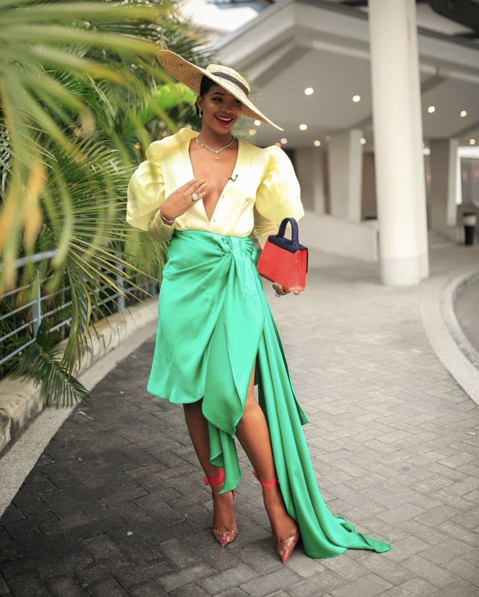 StyleemixC's tweet photo. Big hat , don’t care!!!

Who doesn’t love hats??? They are so chić , and of course they provide coverage from the sun 😁

#styleemix #fashion #style #styleblogger https://t.co/YmLBkiozKm