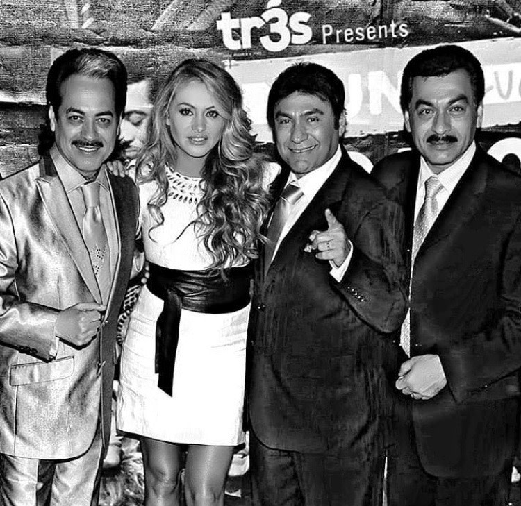 tigresdelnorte's tweet photo. #TBT junto a nuestra queridísima @Paulina Rubio. ¡Un gran recuerdo de nuestro MTV Unppluged! https://t.co/6oChLGfpGy