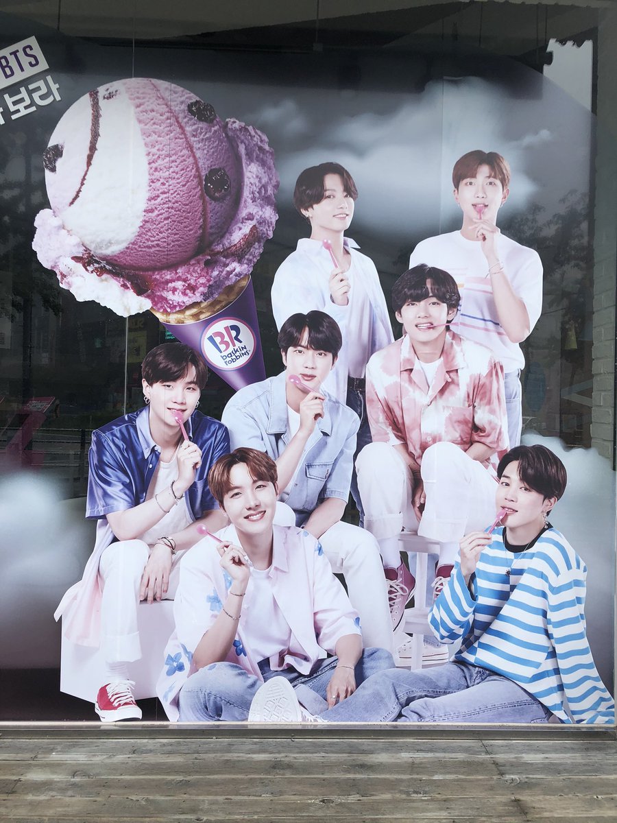 [📰]

Baskin Robbins × BTS

Así lucen las tiendas de Baskin Robbins en Corea. 

#RM #JIN #SUGA #JHOPE #JIMIN #V #JUNGKOOK #BTS #방탄소년단
Cr. BTSPublicity
Kaki✌