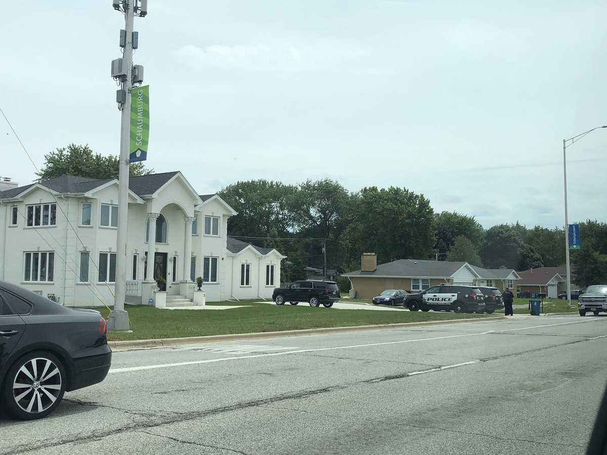 gonzales_cait's tweet photo. The most action we’ve seen in Schaumburg... cops at the White House. https://t.co/kTKGKMetux