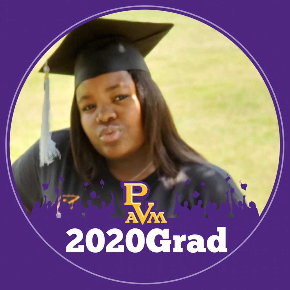 pvriskeal's tweet photo. I am so in shock right now. Don’t even know what to say or how to feel. We were building sisters #44, we worked for football team together for years, and you were a true friend! My heart is broken right now. I love you Ariel ❤️ #RIPArielFreeman #FallenPanther https://t.co/dvf1xlAVeB
