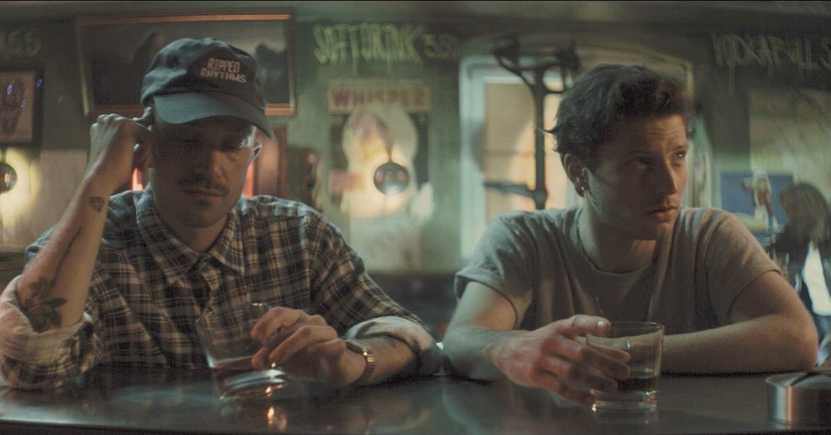 😱 „Lights Out“ at midnight 😱  und morgen um 12 Uhr Video Premiere auf YouTube #StayTuned 
🌹💀