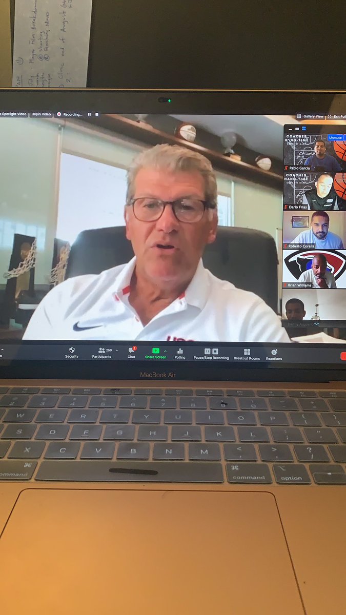 CoachesHangTime's tweet photo. We are LIVE with legendary @TeamUSA #GenoAuriemma
Sharing 🤯🏀💎🔶 with #CHTFamily over 250 coaches #CenturyClubx2 from all over the 
🏀🌏
-Be Realistic
-Be Firm
Coach Auriemma shared he misses his players and his team! #GrowTheGame https://t.co/42KAPB5O3T