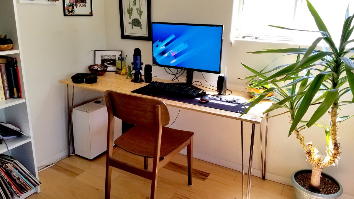 netdatahq's tweet photo. Another Netdata workstation for #SysadminDay from our Editorial Director, Joel, who heads up technical resources, documentation, and more! Make sure to retweet with the hashtags #SysadminDay #NetdataWin to get entered in our giveaway ๐https://t.co/P7hf7QZvJQ https://t.co/u2grlFSQxD