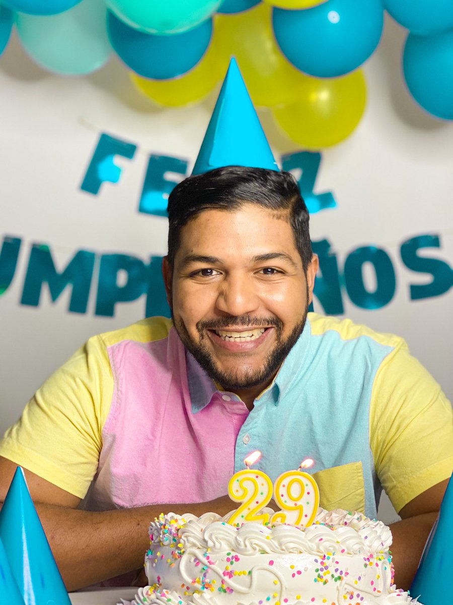BryanBrea's tweet photo. ¡Nací un día como hoy! 🤩

Nací de 9 libras y media (como dice mi mamá) “un muchacho criao’.” ¡Gracias a Dios por la vida!  Te amo @ArletteRiveraB gracias por el detalle 🤩💖🎉 https://t.co/q3HdAnjEIp