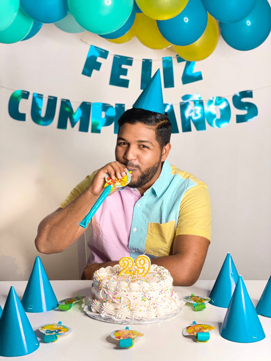 BryanBrea's tweet photo. ¡Nací un día como hoy! 🤩

Nací de 9 libras y media (como dice mi mamá) “un muchacho criao’.” ¡Gracias a Dios por la vida!  Te amo @ArletteRiveraB gracias por el detalle 🤩💖🎉 https://t.co/q3HdAnjEIp