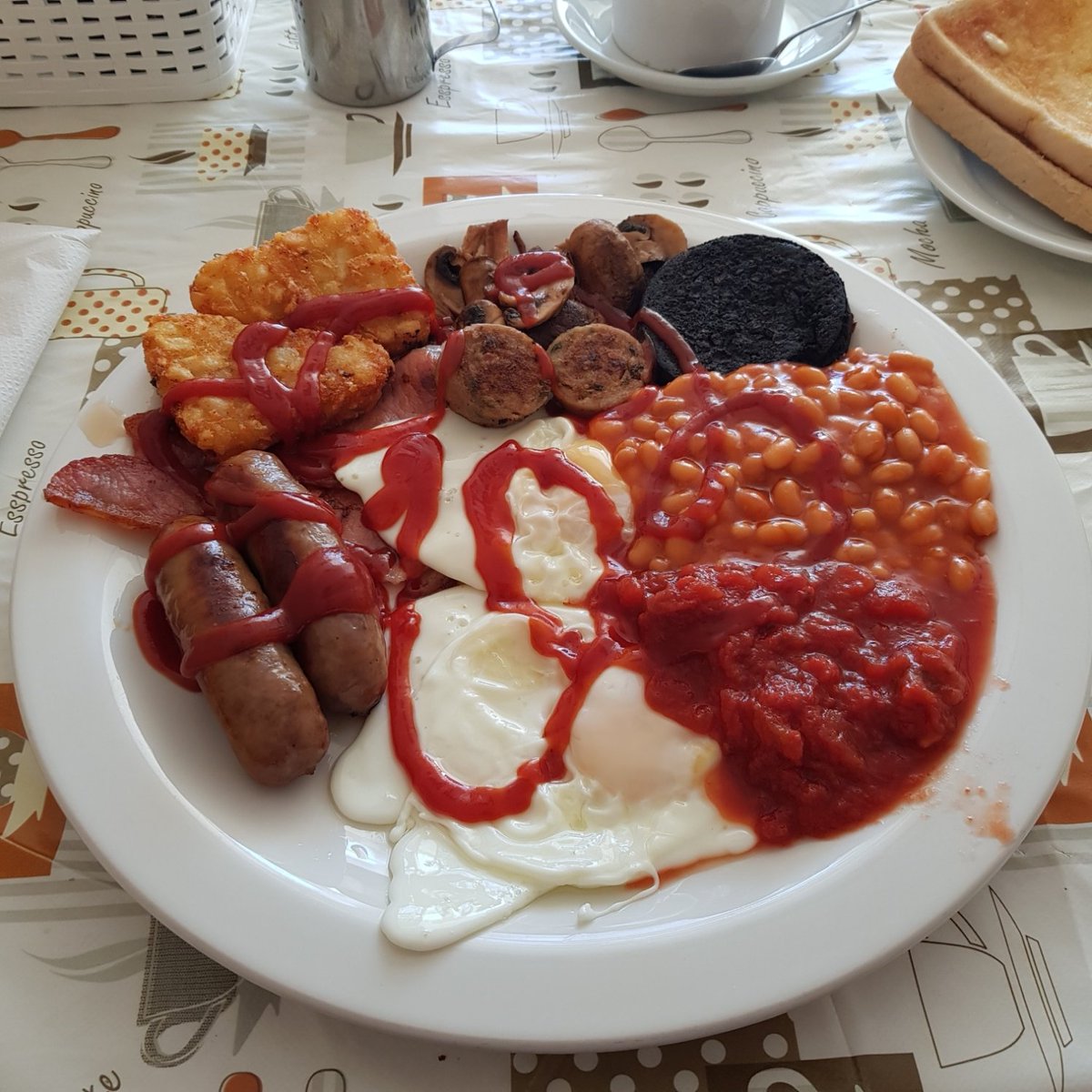 simondgary's tweet photo. I managed to get down to #TheBostinChoiceCafe in #StokeRoad, #Gosport yesterday.
Friendly welcome, good #socialdistancing measures and visual management, and a great #FullEnglish.
#SupportLocalBusiness #Gosport https://t.co/731j84fNCN