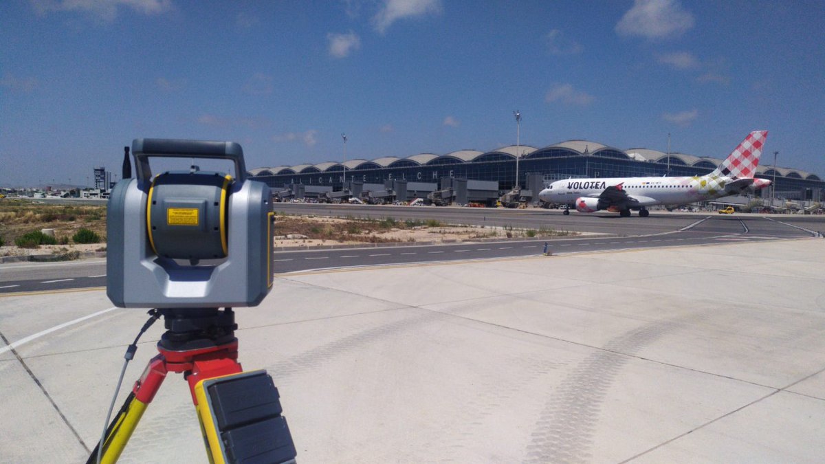 Esta semana entregamos una estación total de escaneo Trimble SX10 en la zona sur del país.

Está siendo utilizada para levantamientos de datos 3D en aeropuertos con el fin de realizar inventarios.
El escaneo láser reduce el tiempo de trabajo en campo y abarata costes.

#BIM