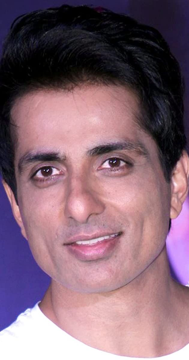 Priya25195's tweet photo. Happy birthday 🎂 
@SonuSood sir 😍 ❣️ ❤️ 
The real hero https://t.co/N3Q7YfQUGn