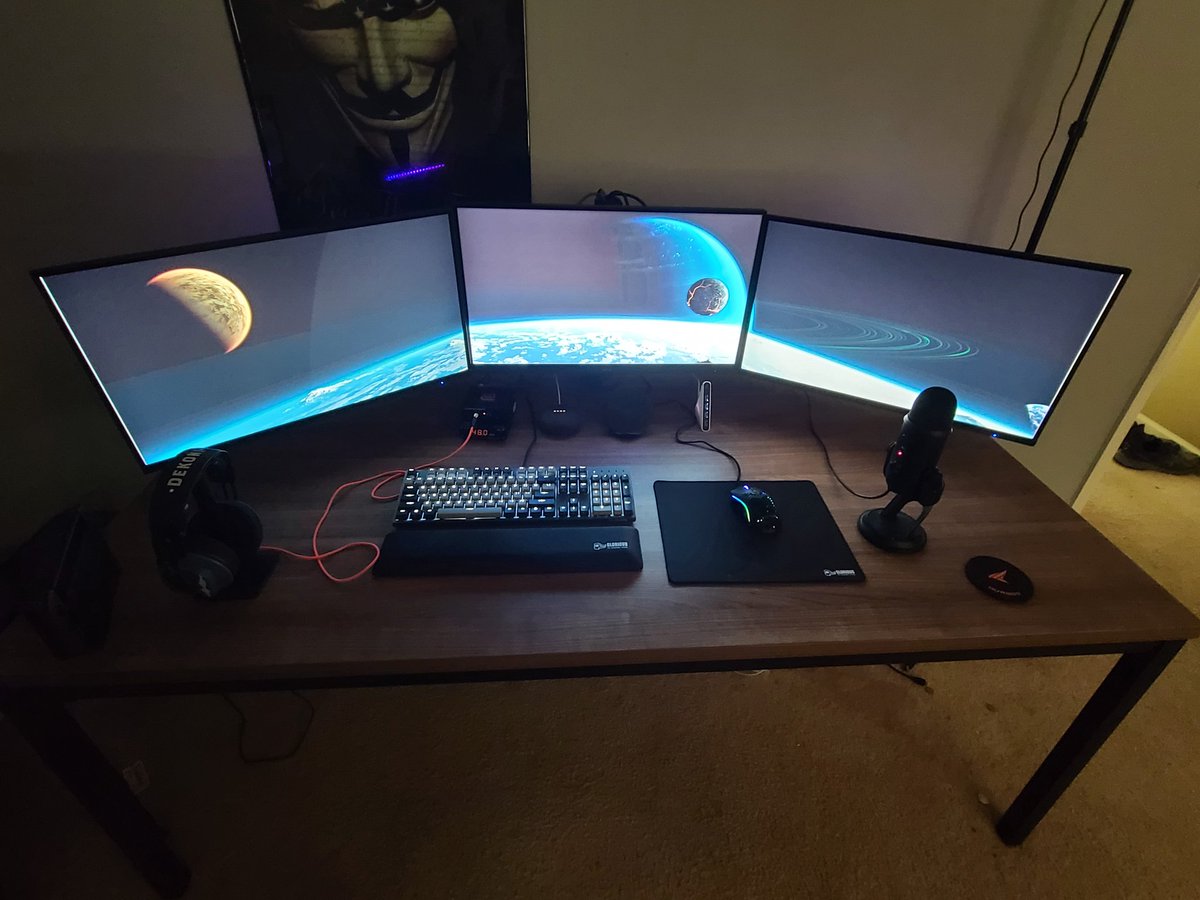 WaffleIronKeeb's tweet photo. @bitwitkyle 2600X
1070Ti
512 GB M.2 SSD
12 TB HDD Storage
900W 80+ Bronze PSU
NZXT S340 Case https://t.co/HPOB9I2plO
