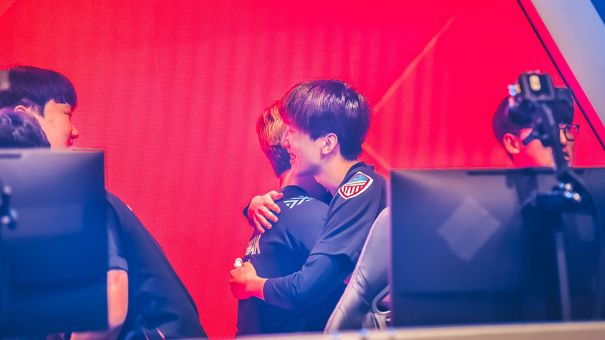 washjustice's tweet photo. Happy #InternationalFriendshipDay 🎉

Have you made any friends through Overwatch? Tag them in so we can share the love! ❤️💙

#TBT #JusticeIsServed https://t.co/XJpKwj04oV