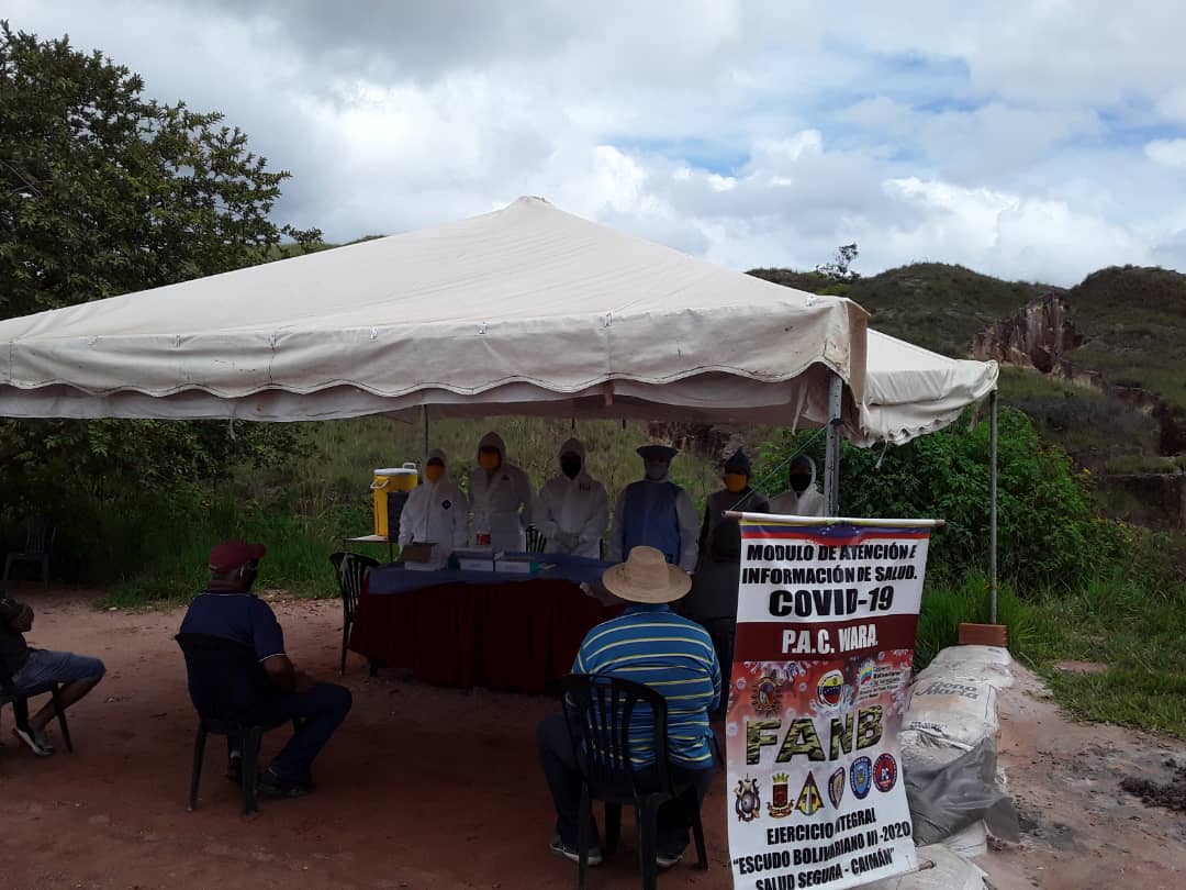 FFuigueredo's tweet photo. La brigada Ernesto Che Guevara cuenta con un equipo de vital importancia en el control a la Covid 19 , ellos allí realizan el despistaje a los Gandoleros q llegan desde otras partes del país para realizar el traslado de alimentos a toda la nación .
@AdanVillavicen5 
@DianelvisH https://t.co/HeDvhWKQWN