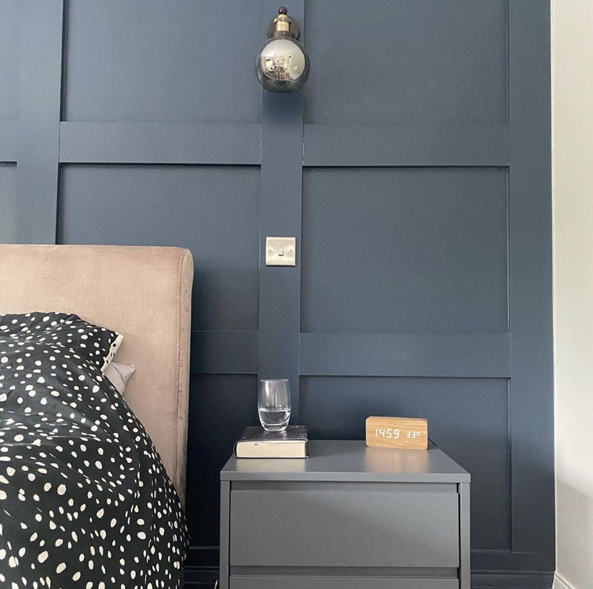 BHS_UK's tweet image. Here’s a #stylingtip: Bedside table lighting doesn’t always need to be a lamp! Our Carter Industrial Wall Light has a modern design with a vintage twist, giving a unique character to any room.
#BHS #BHSUK #BHSLighting #BHSHome #Lighting #bedroom #bedroomlighting