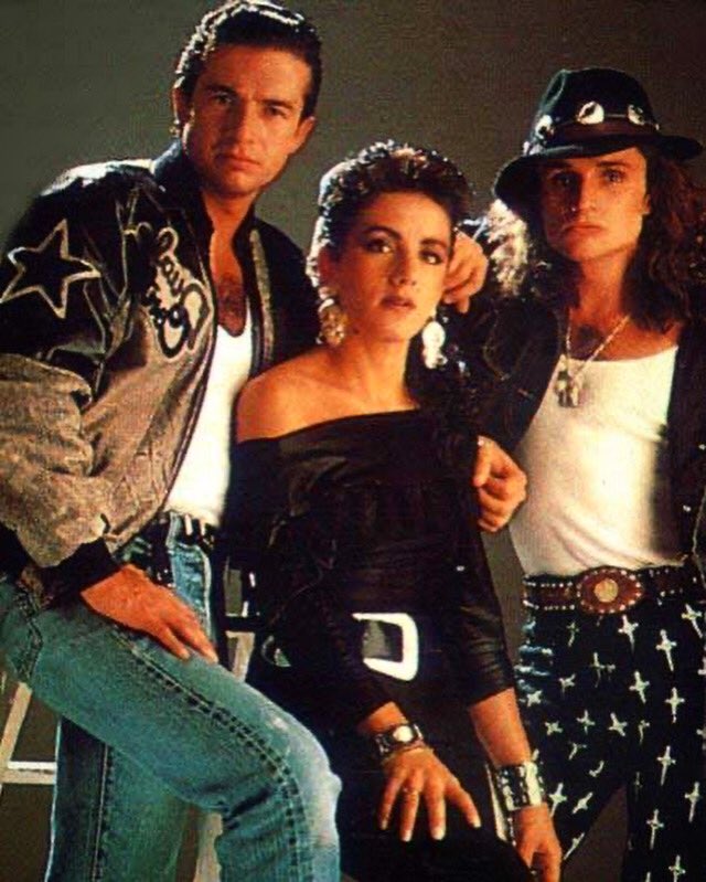 Ana_Torroja's tweet photo. Pero lo más 😍🔝 de esa época, eran los looks!!!! 

#TBT #Mecano https://t.co/LmwpQ5wfeq