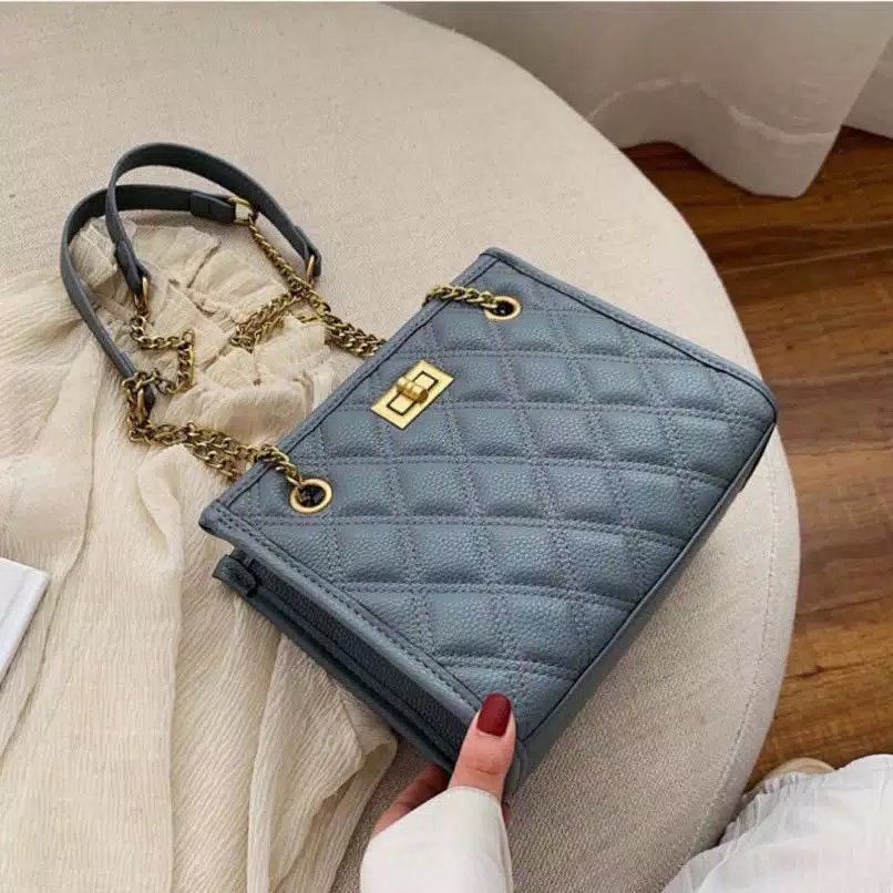 12kTas's tweet photo. Bismillah hii girls✨
Kedatangan tas cantik nih keliatannya super bagus dann mau tau ga harganya murah bgtt 
Cumaa 40k!! 😱😍😍😍 
Blm termasuk ongkir ya 

#jualtas #tasmurah #jualtasmodis https://t.co/ewoM5MSgxL