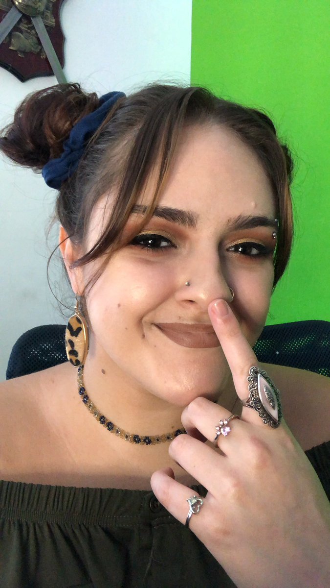 Lightning_Tits's tweet photo. Setting up for my stream in 30 mins 👀 https://t.co/NpeHdw2BVN
