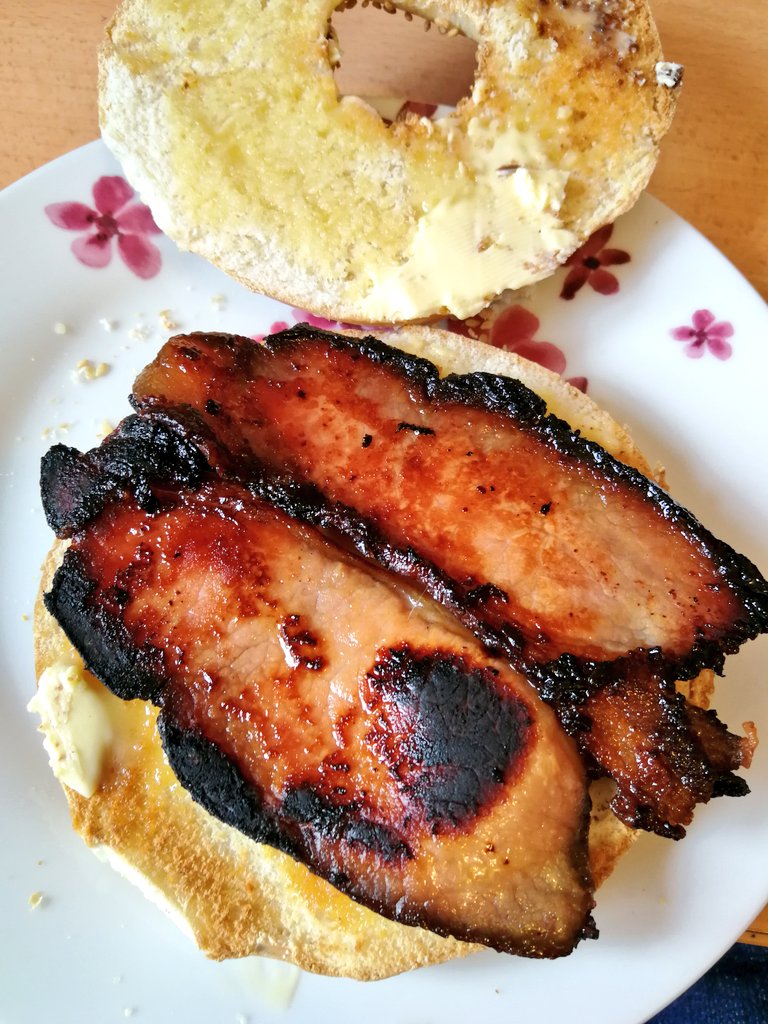 _benjaminowen's tweet image. I will return to working from the office the day I can cook a 4pm bacon roll on-prem.