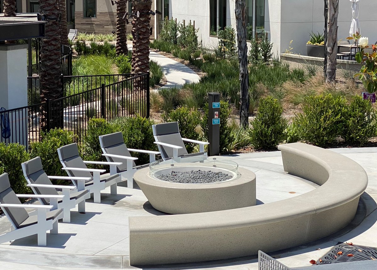 QCP_Corp's tweet image. what better way to spend time together outside than by the warmth of a fire on a summer night, checkout our Shear fire feature as well as the many different size fire features we offer on our website!
@architerradesigngroup
#smores  #landscape  #asla #outdoorfurniture #design