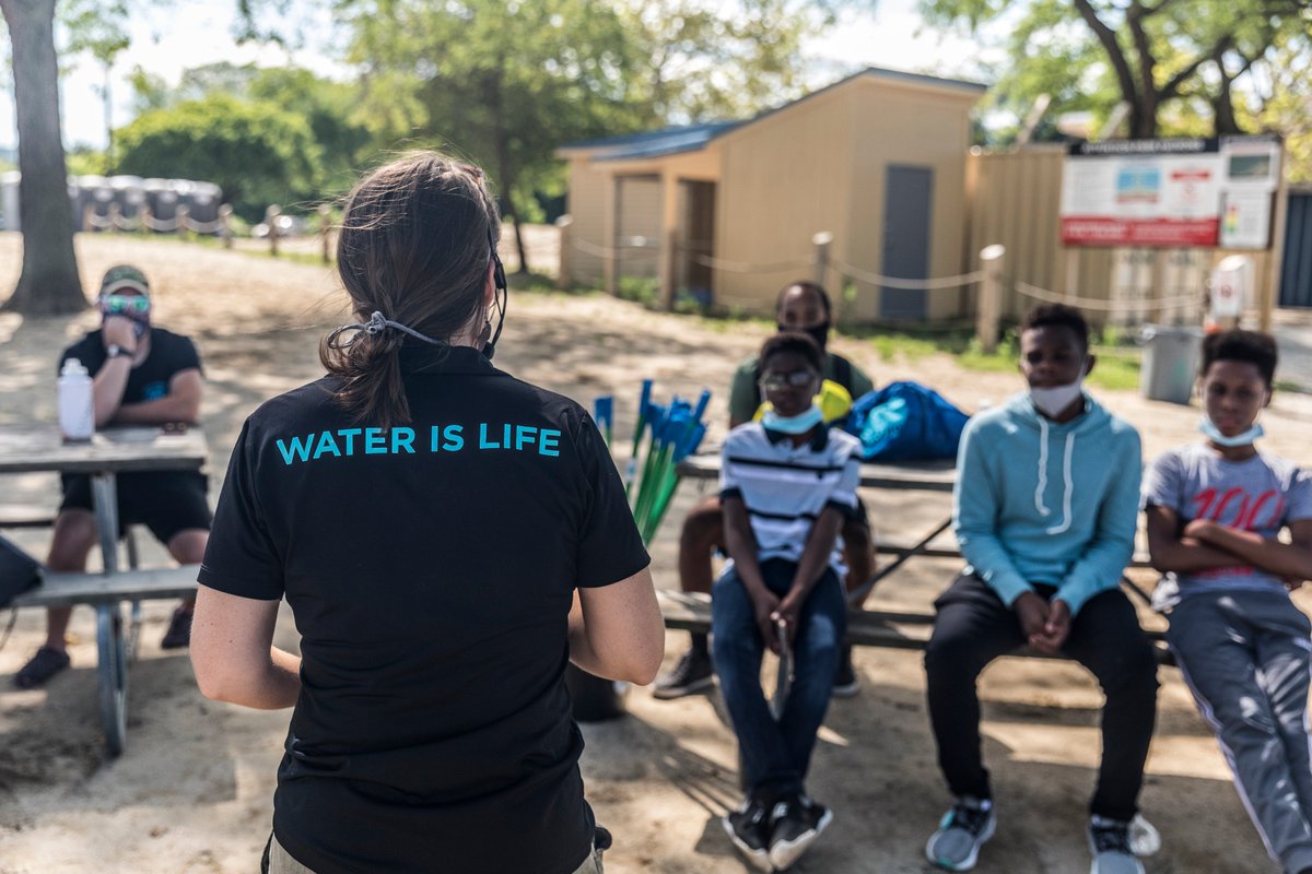 DrinkLocalTap's tweet photo. 🌊🌊🌊 It was a JOY to teach @ODA_CLE summer camp kids about Cleveland's water, world water and how they can take action to protect it. When cleaning up the beach together, kids were being thanked by the general public and the smiles on their faces were priceless! #waterislife https://t.co/OTroZ39ieh