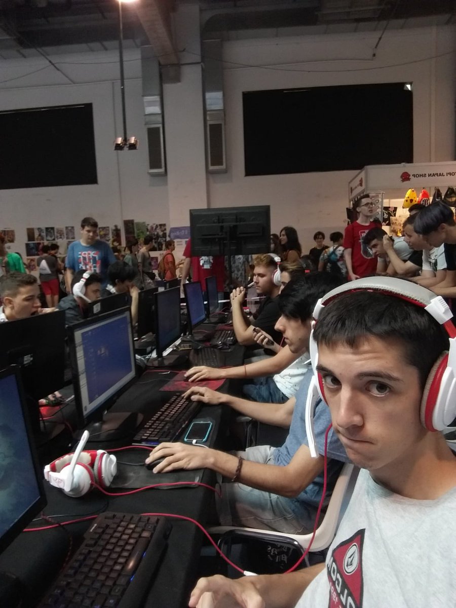 TGNAjuntament's tweet photo. 🎮 Els eSports són les competicions en línia a través d’un videojoc. Marc Peñalver (Tarragona, 1994) ha ideat una xarxa social, @e_sportslink, que posarà en contacte jugadors i empreses professionals d'aquest sector.

👉 En parlem al blog: https://t.co/htB8jRaqDO https://t.co/7GhU07fRck