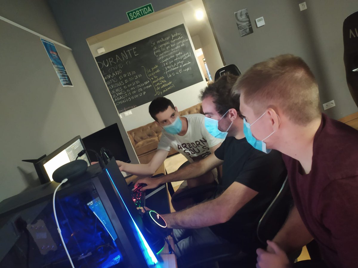 TGNAjuntament's tweet photo. 🎮 Els eSports són les competicions en línia a través d’un videojoc. Marc Peñalver (Tarragona, 1994) ha ideat una xarxa social, @e_sportslink, que posarà en contacte jugadors i empreses professionals d'aquest sector.

👉 En parlem al blog: https://t.co/htB8jRaqDO https://t.co/7GhU07fRck