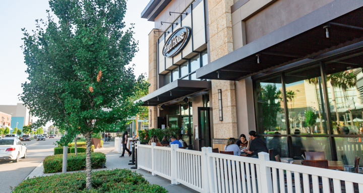 TheCollectionRP's tweet photo. There's no place like @YardHouse to grab a drink and wind down from a long day in the fresh air. Which of their signature beverages is your favorite?
#thecollectionrp #yardhouse https://t.co/nBAlyd6vlK