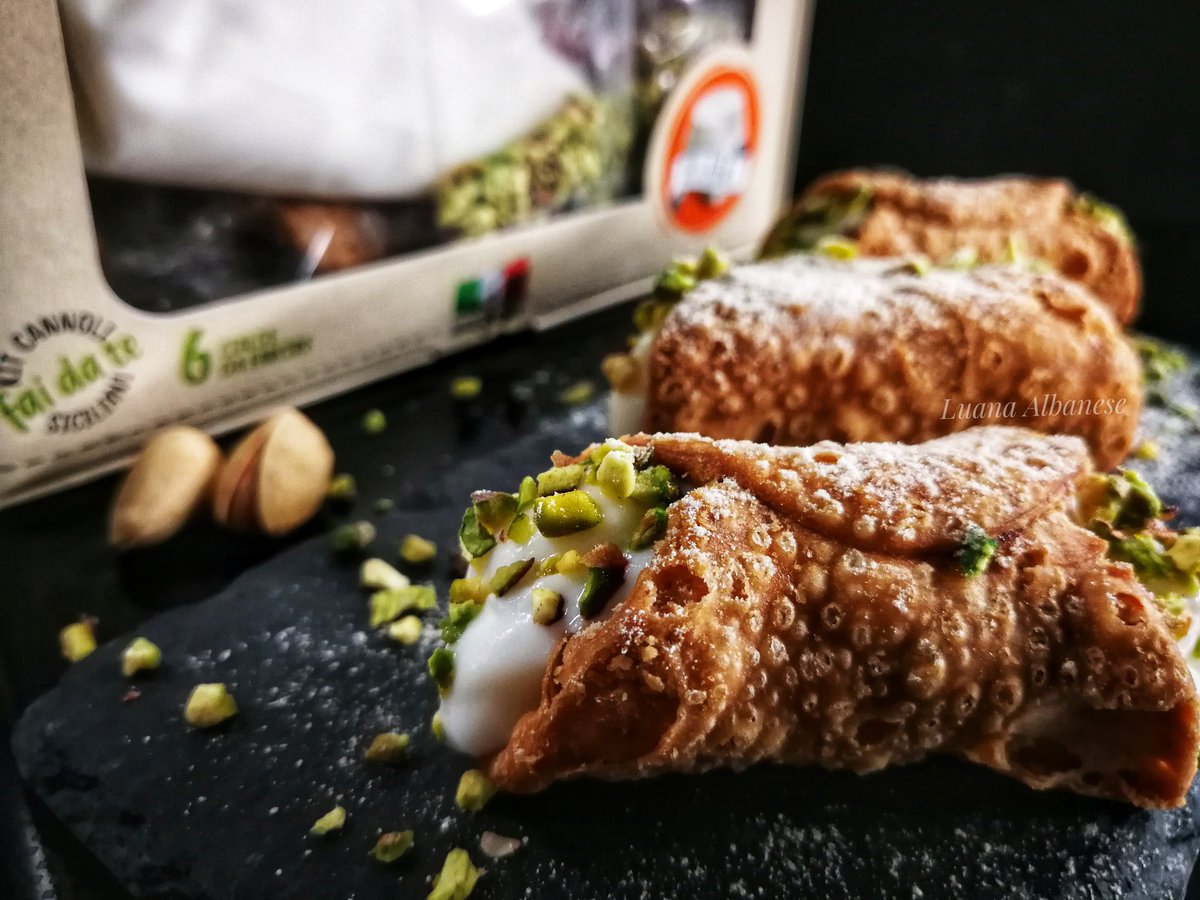 Lu_alba_81's tweet photo. #kitcannoli #kitcannolisiciliani #cannolisiciliani #enjoycannoli #maiddabontaagricola #maidda #pistacchi #granelladipistacchio #ricottadibufala #sicilia @Regione_Sicilia https://t.co/1WbJdQY5li
