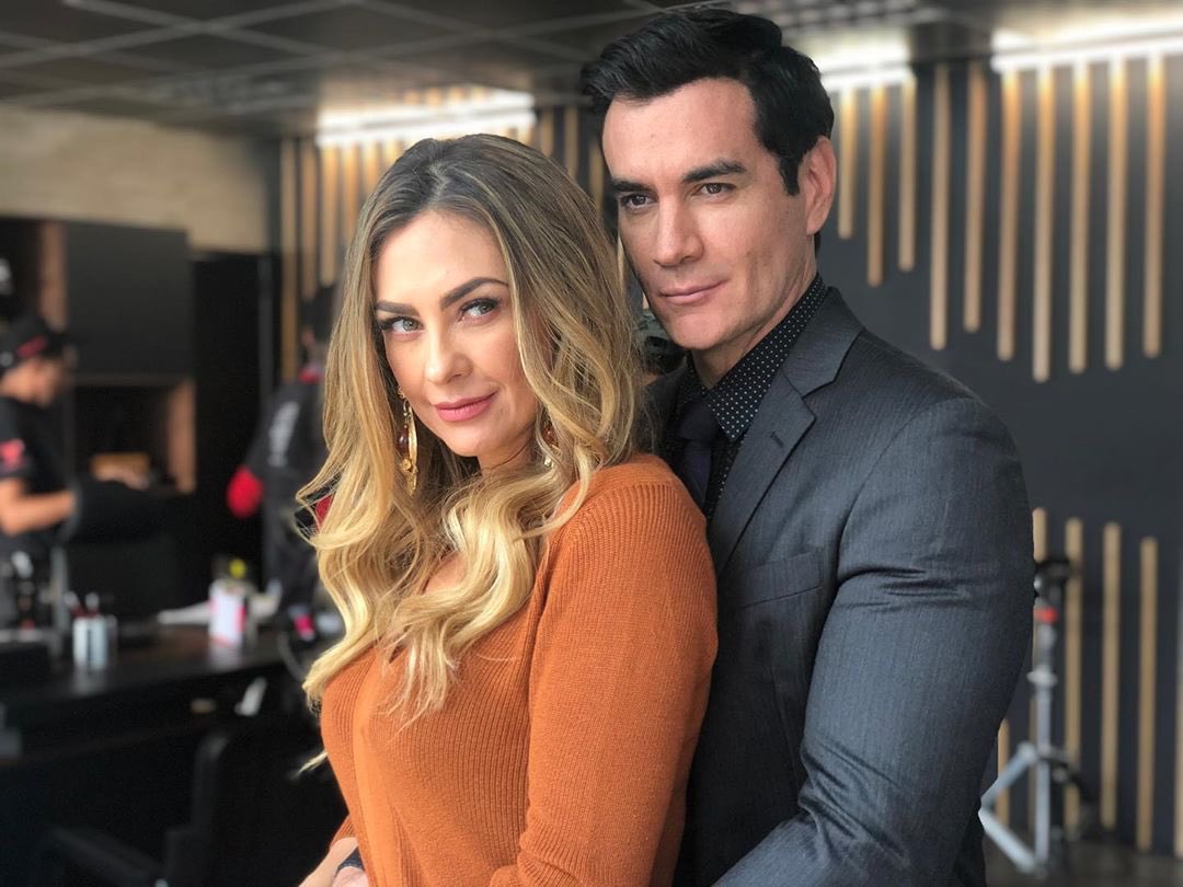 #Repost <a href="/davidzepeda1/">David Zepeda</a>
・・・
Good and Great times <a href="/aracelyarambula/">Aracely Arámbula</a> ...Grabaciones <a href="/ladonatlmd/">La Doña</a> ...#tbt🔙📸 🎬♦️
