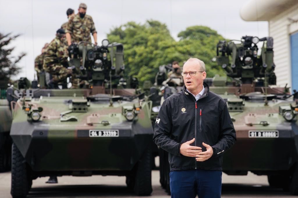 mark_mellett's tweet photo. Delighted to accompany Minister Simon Coveney on his visit to #DFTC &amp; Brig Gen Dave Dignam. Great opportunity to address personnel like @OC1MIC. Positive exchange on training &amp; ops activities &amp; current/future aspects of the infrastructural development plan. Thank you @goc_dftc https://t.co/LEkTbRpa7G