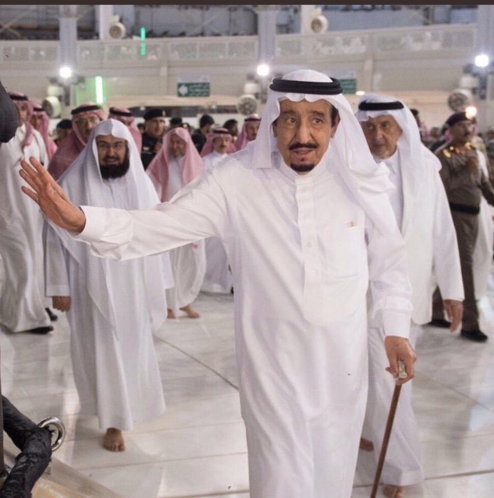 الشعب عيده شوفتك طلعة الشمس /
تهدي على الشعب السعودي تحايا /
سلامك اللي يبهج الروح بالخمس /
من منطلق بيض الغلا والنوايا /