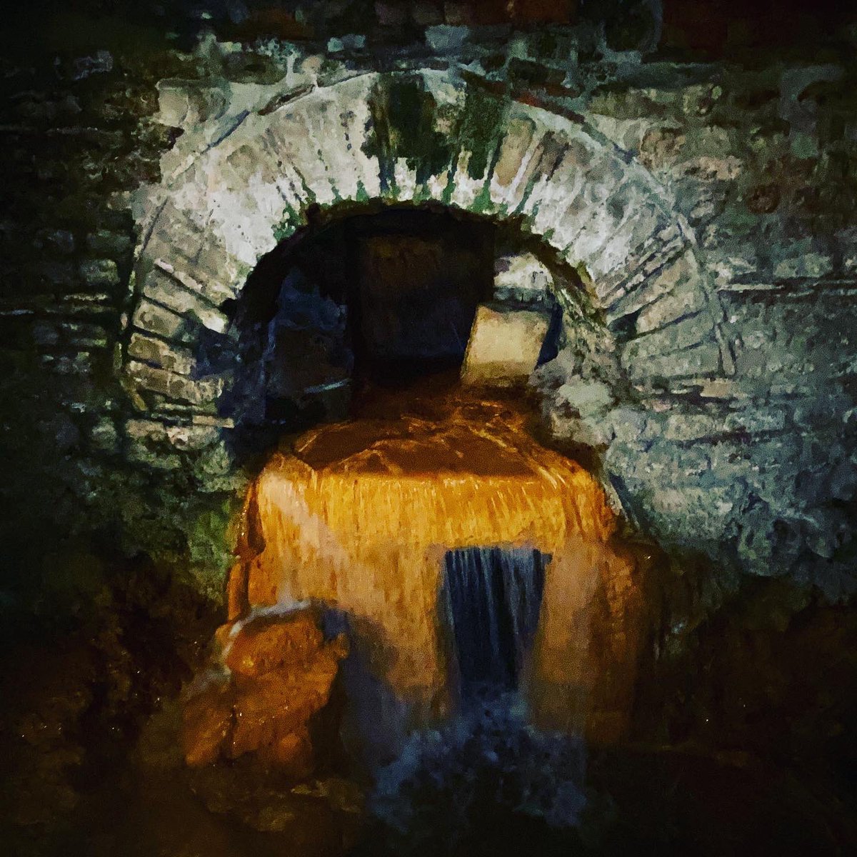 The water has been pouring over this for more than 2000 years. The iron oxide coats the rock and prevents erosion #romanbaths #Bath