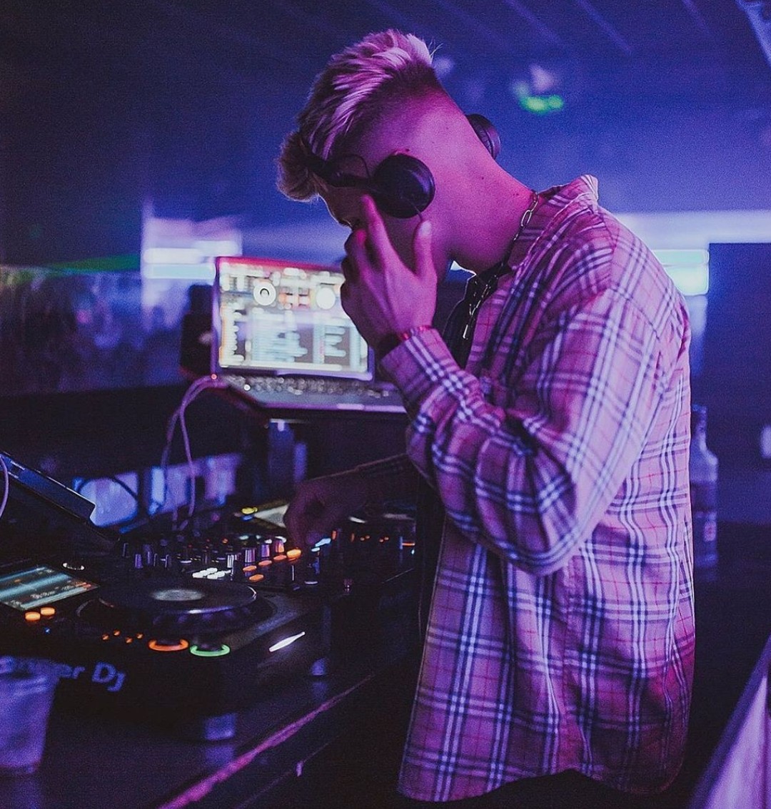 Get your Thursday night dance mix from James Horne FT your hottest anthems so far of 2020. @djjameshorne #MusicMix 

soundcloud.com/james-horne/th…