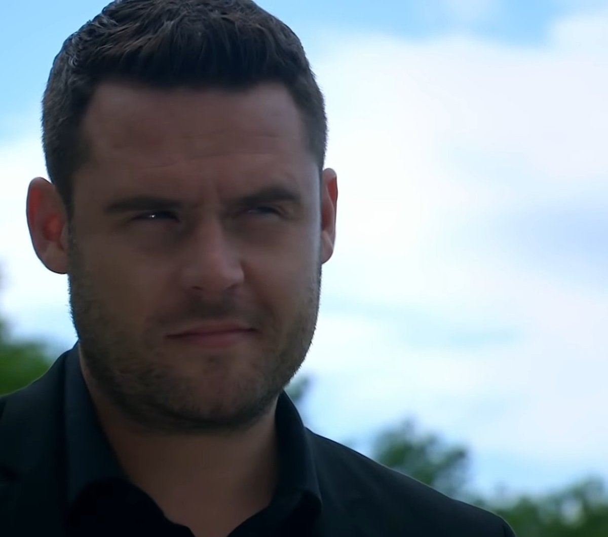 YouKnowIKnow01's tweet photo. That smirk
#Robron #jinx #Robronproposal https://t.co/OdHK70mxNh