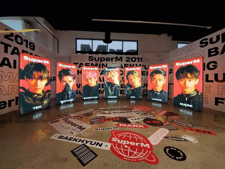 reignmyeon's tweet photo. Throwin it back to #SuperMinLA when they had their Hollywood showcase and the pop up shop

This was the best time ever. 

#SuperM #SuperMTheFuture #WeAreTheFuture @superm https://t.co/tLdSAfJD9z