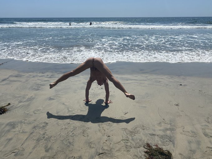 Missing black&rsquo;s beach right about now! 😈 https://t.co/MR2Lg34aIL