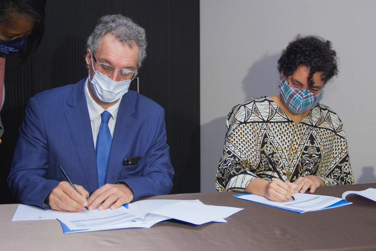 A Ministra da Cultura, Turismo e Ambiente <a href="/AdjanyCosta/">Adjany Costa</a>, assinou hoje, um acordo entre o Governo de Angola e o <a href="/PNUDA/">พนิดา เอื้อภัทรวุฒิ</a>. O acordo, que contempla um financiamento de 
 4,1 milhões de dólares, visa reduzir o conflito homem-animal existente.
#acordo #conflitohomenanimal #mcta