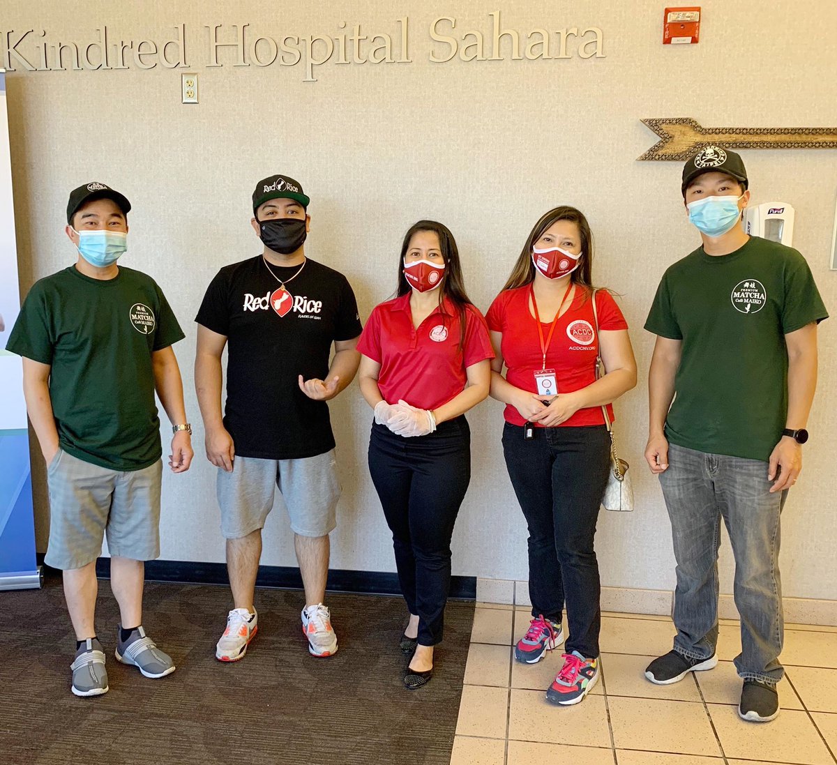 ACDCNV's tweet photo. Yesterday we worked with the Philippine Nurses Association of Nevada to distribute meals prepared by @redricelv to the hardworking healthcare workers at Kindred Hospital Las Vegas - Sahara. Gelato was also donated by Matcha Cafe Maiko! https://t.co/TQuUFgdpS7