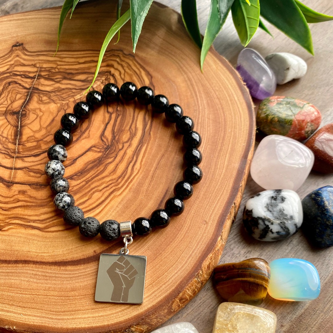 giftalentshop's tweet photo. 🖤
#supportblackbusiness #supportblackwomen #buyblack #buyhandmade #giftalentshop #afroboho #afrobohemian #funkyjewelry #jewelryaddict #handmadejewelry #blackowned #discoverunder5k #modernmaker #beadedjewelry #fyp #jotd https://t.co/dNjBQSOeJI