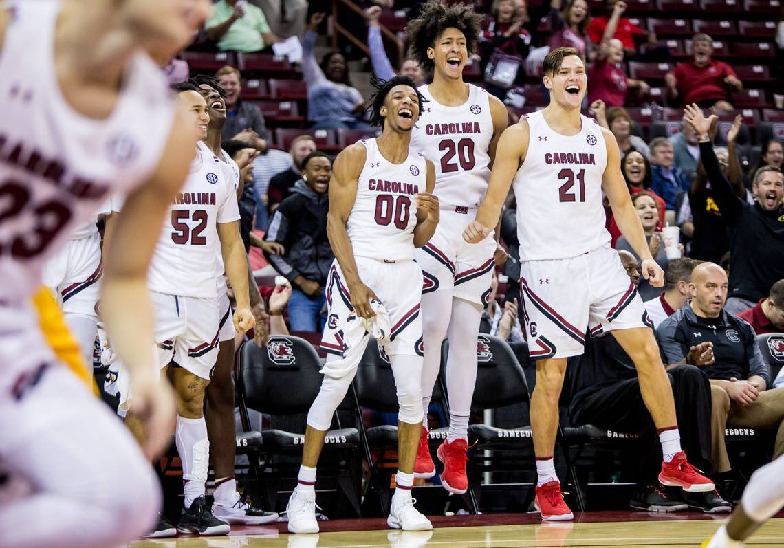 HungryLous's tweet photo. Blessed to receive an offer from the University of South Carolina🦍💜 @noelitebball @CoachBruceUSC #gogamecock #gorillafam🦍💜 https://t.co/eaI0XdHNCQ