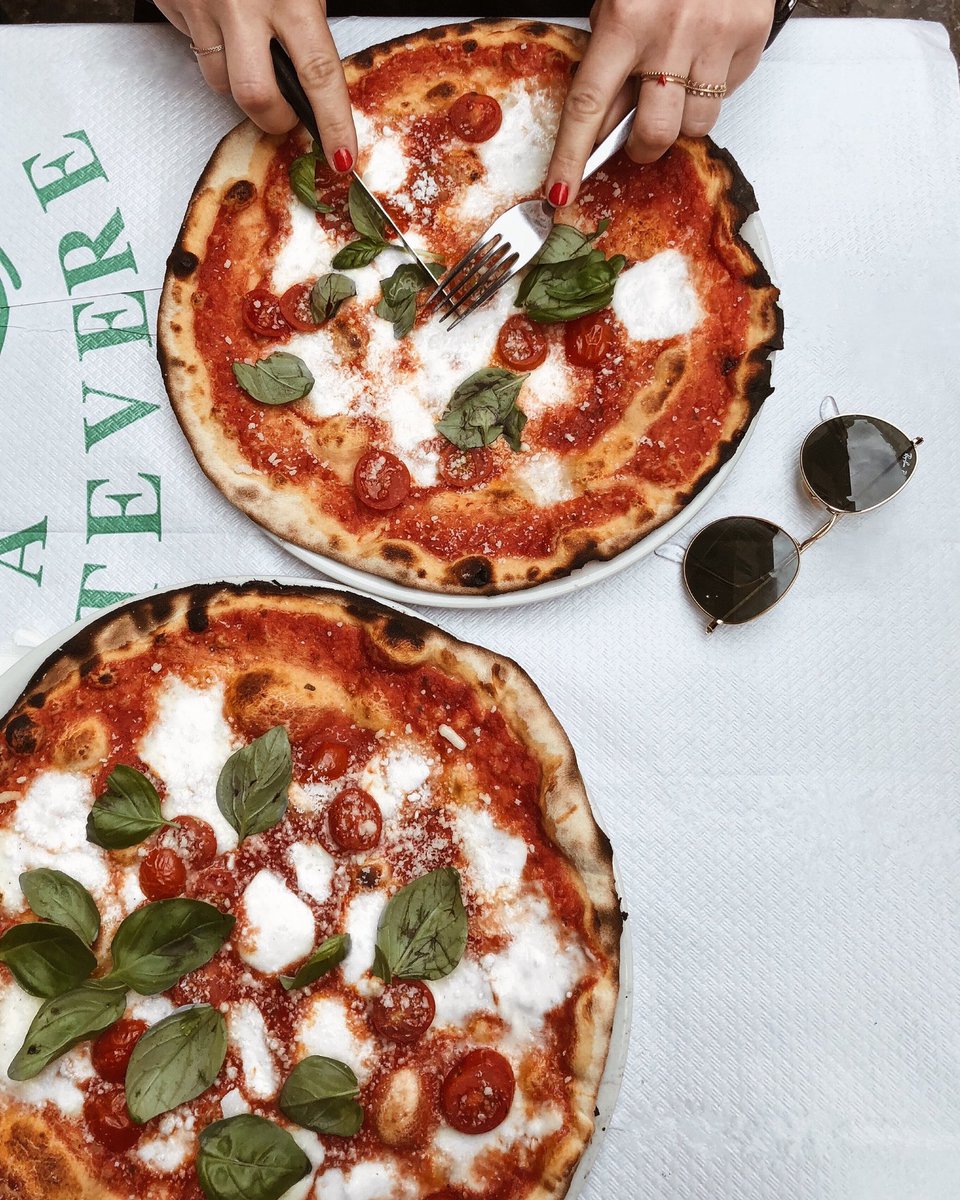 Vous aimez la pizza? Tout le monde aime la pizza! 🍕

Le restaurant Peppe, du chef Giuseppe Cutraro, dans le quartier Saint-Blaise du 20ème arrondissement de Paris, sert la meilleure pizza du monde, élue à Naples en 2019.