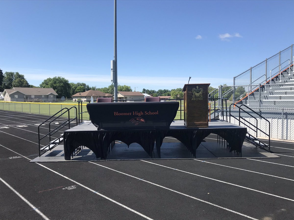 CSteiny24's tweet photo. Thankful for a beautiful day. Tonight we celebrate the BHS Class of 2020! #HawkitupBHS https://t.co/g3o3Q8CFSF