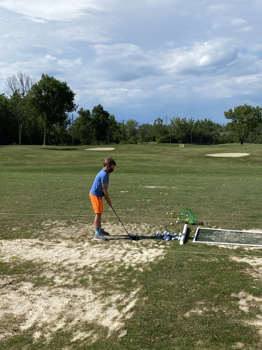 FirstTeeCLE's tweet photo. Another class (ages 8-12) wraps up our Playing It Safe Summer Session on the driving range at Washington Golf Course! #thefirsttee @TheFirstTee #firstteecle https://t.co/6YxNmHdB8P
