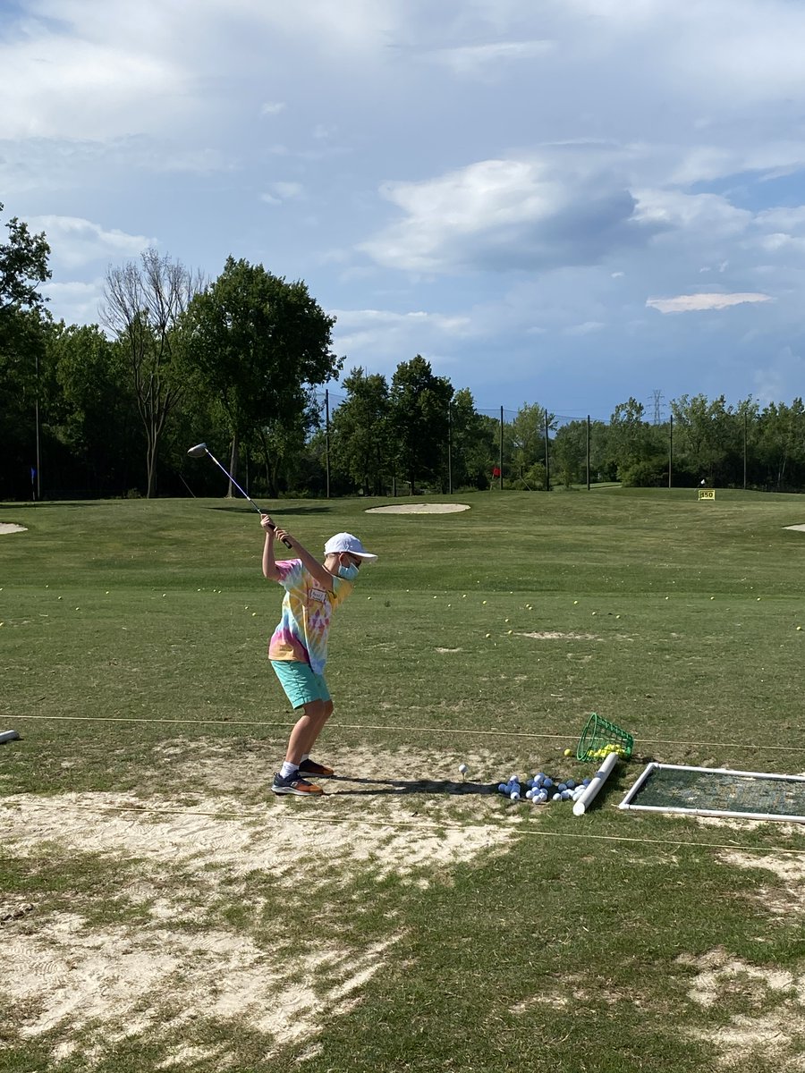 FirstTeeCLE's tweet photo. Another class (ages 8-12) wraps up our Playing It Safe Summer Session on the driving range at Washington Golf Course! #thefirsttee @TheFirstTee #firstteecle https://t.co/6YxNmHdB8P
