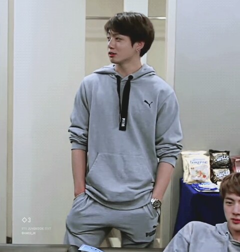 จองกุกอ่ะ เวลาปล่อยผมแบบธรรมชาติไม่หวี ไม่เซ็ทแค่เสยๆสะบัดๆ แต่โคตรดูดี ไม่เชื่อดูเธรดนี้!