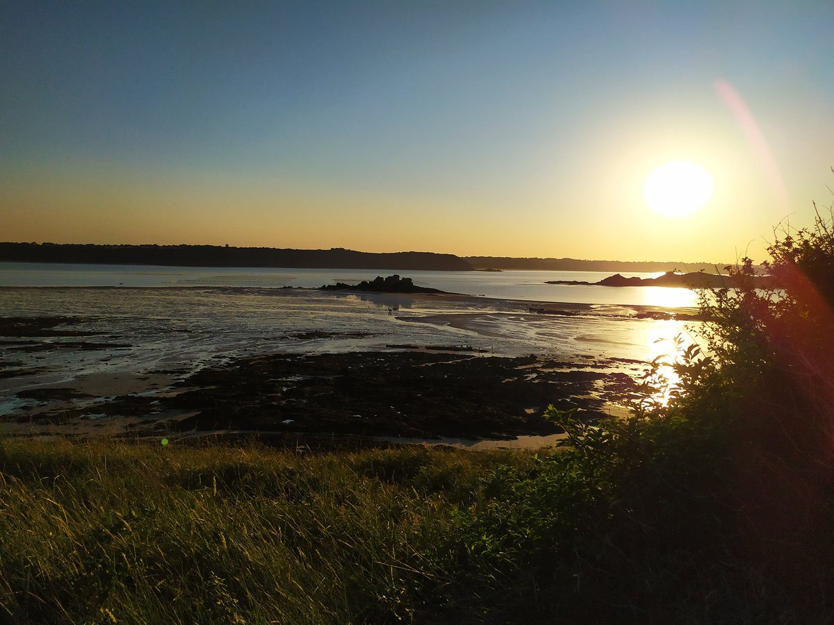 LeMaclou's tweet photo. Petites vues à la Pointe et la plage du Chevet, à Saint-Jacut, ce soir ^^ https://t.co/EjRa7ZXFOK
