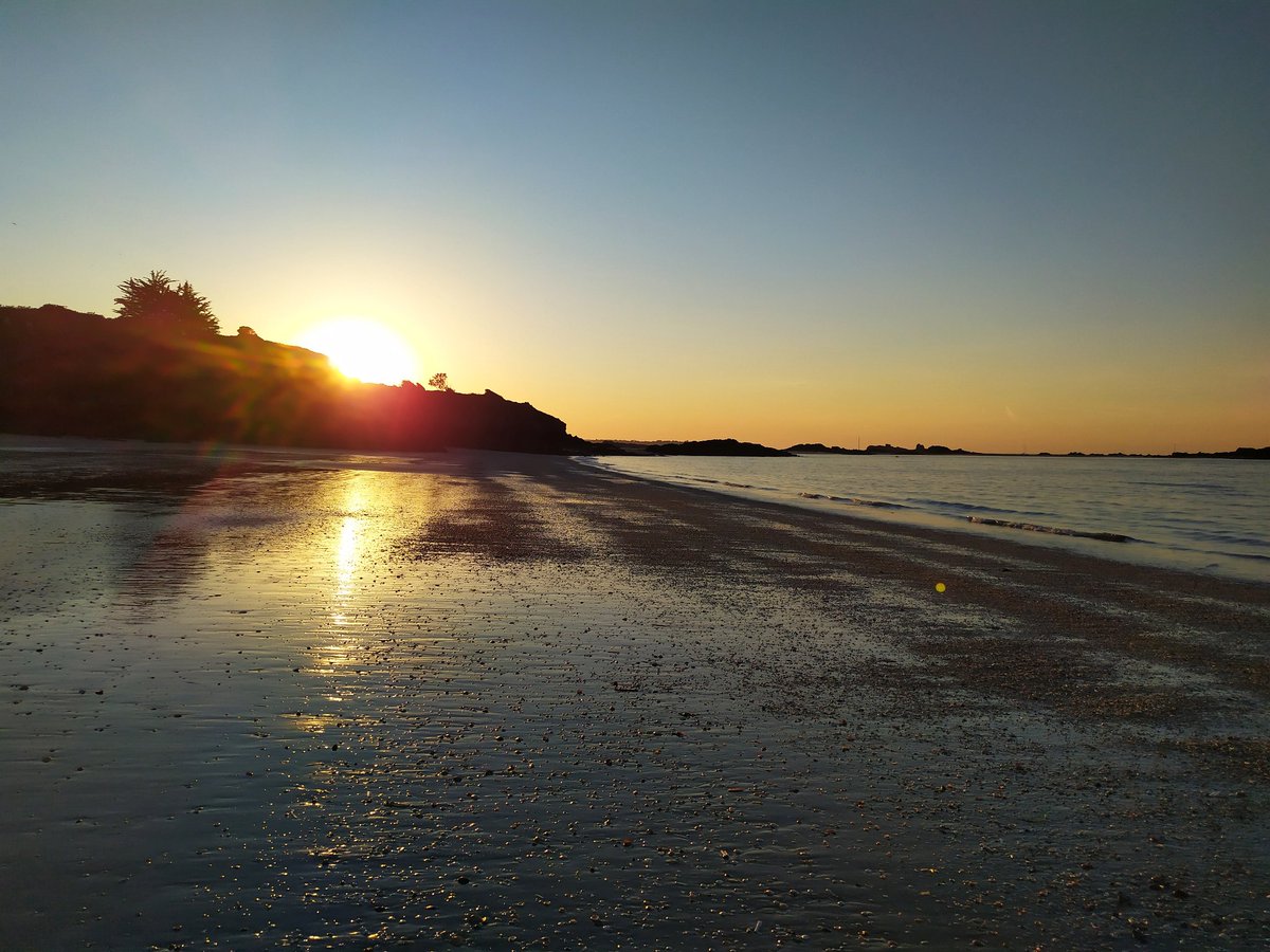 LeMaclou's tweet photo. Petites vues à la Pointe et la plage du Chevet, à Saint-Jacut, ce soir ^^ https://t.co/EjRa7ZXFOK